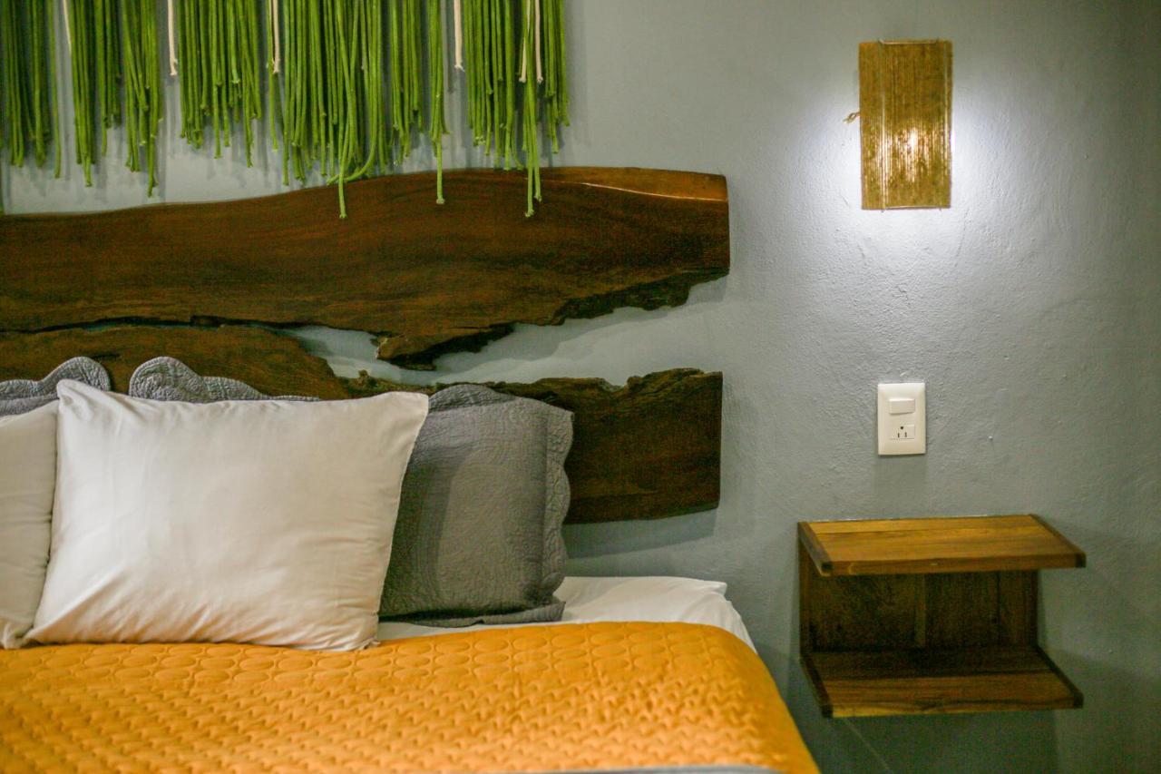 Hotel Makaaba Eco-Boutique Bacalar Luaran gambar A wall-mounted light