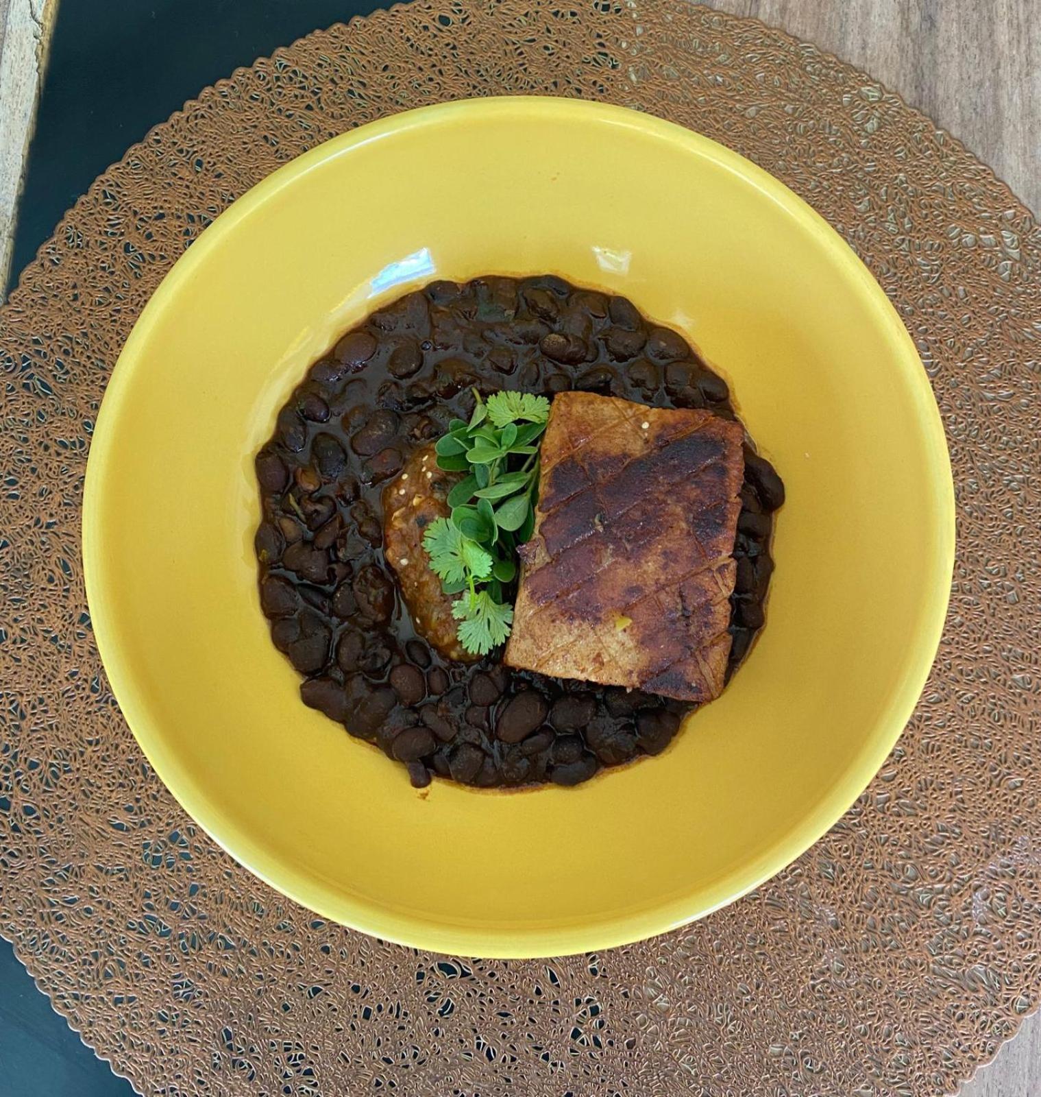 Hotel Makaaba Eco-Boutique Bacalar Luaran gambar Black bean soup with tofu